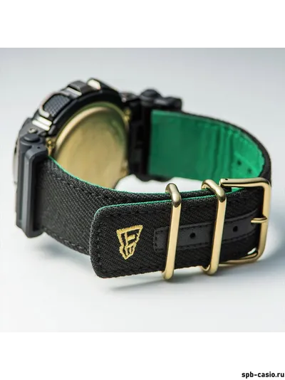 Часы Casio G-Shock GM-110NE-1AER