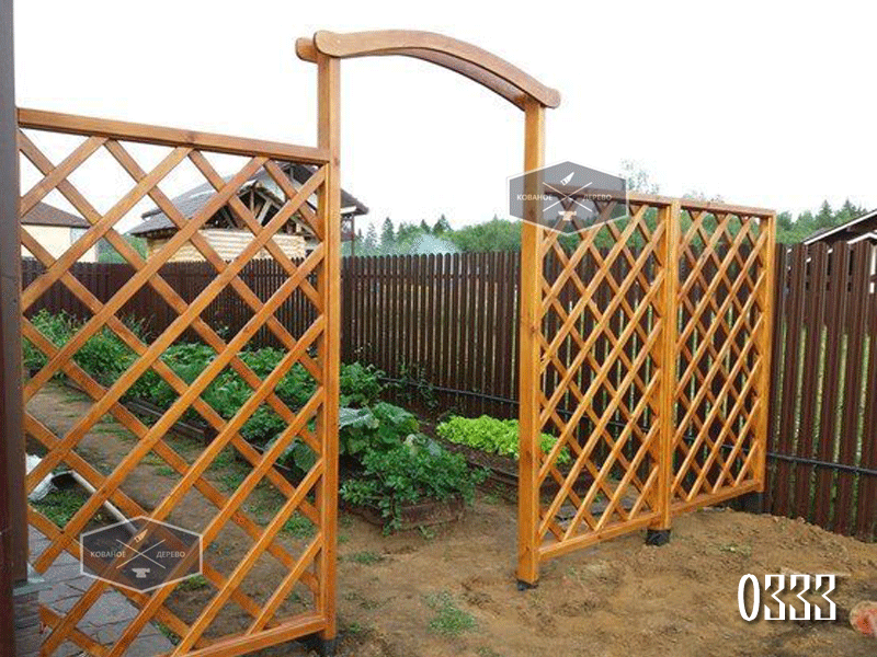 Деревянные садовые шпалеры с аркой для разделения участка