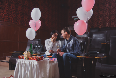 Сделать предложение руки и сердца в кинотеатре