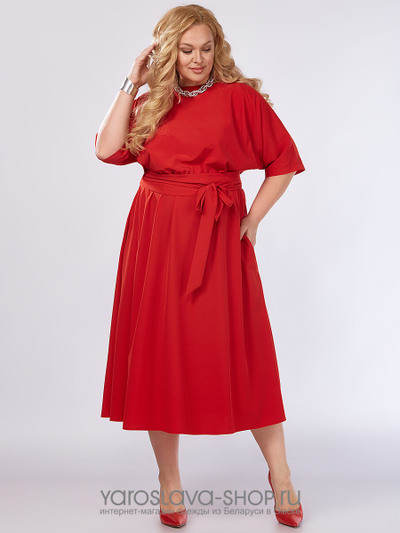 Элегантное женское платье в красном цвете