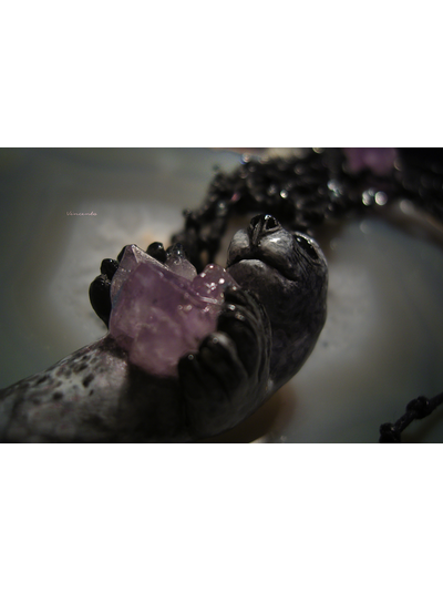 "Сияющий Тюлень Пака", волшебное колье с аметистами (северная коллекция украшений)