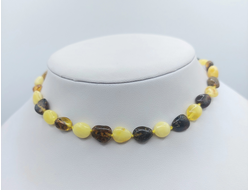 Детские бусы из обработанного янтаря через узелок арт.13