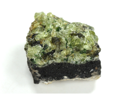 Хризолит (Перидот, Оливин), кристаллы на породе, США (24*23*18 мм, 12 г) №38085