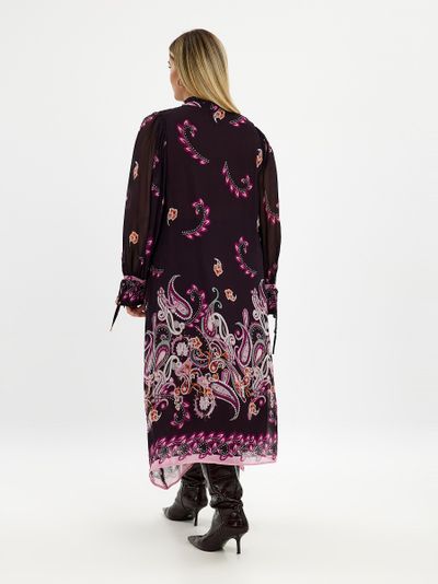 Платье с броским орнаментом