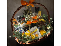 Новогодняя подарочная корзина продуктовая