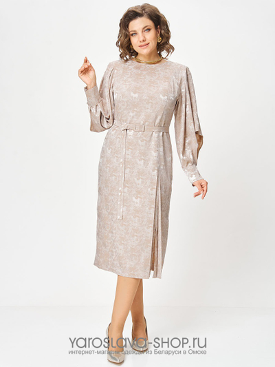 Женское изящное платье полуприлегающего силуэта в бежевом цвете