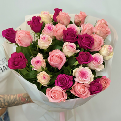 33 разноцветные розы