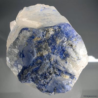 Дюмортьерит в кварце. Бразилия. 60*30*23мм