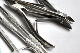 чистка маникюрного и парикмахерского инструмента