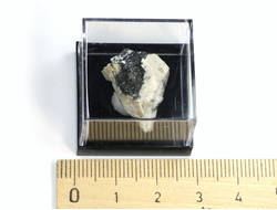 Оксидравит в пластиковом боксе, Россия, Южный Урал №22333