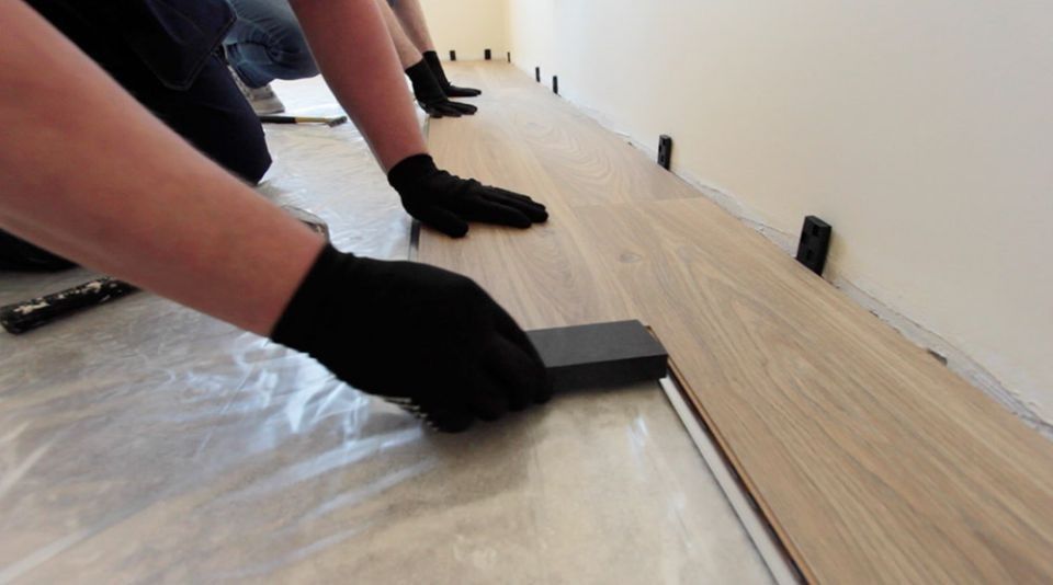Укладка ламината Alloc без порогов на большой площади &mdash; технология HPL и замок ALULOC