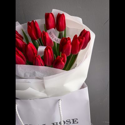 Букет красных тюльпанов "Роскошный" 15 шт