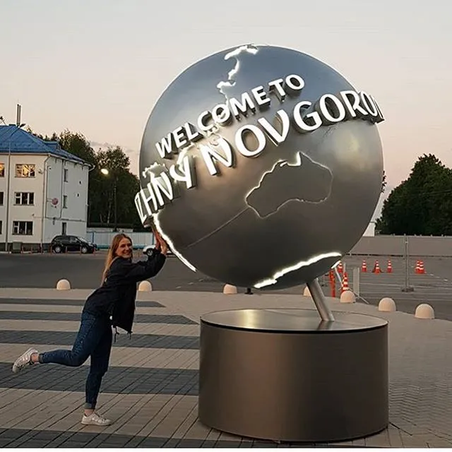 Арт-объект Земной шар из стеклопластика