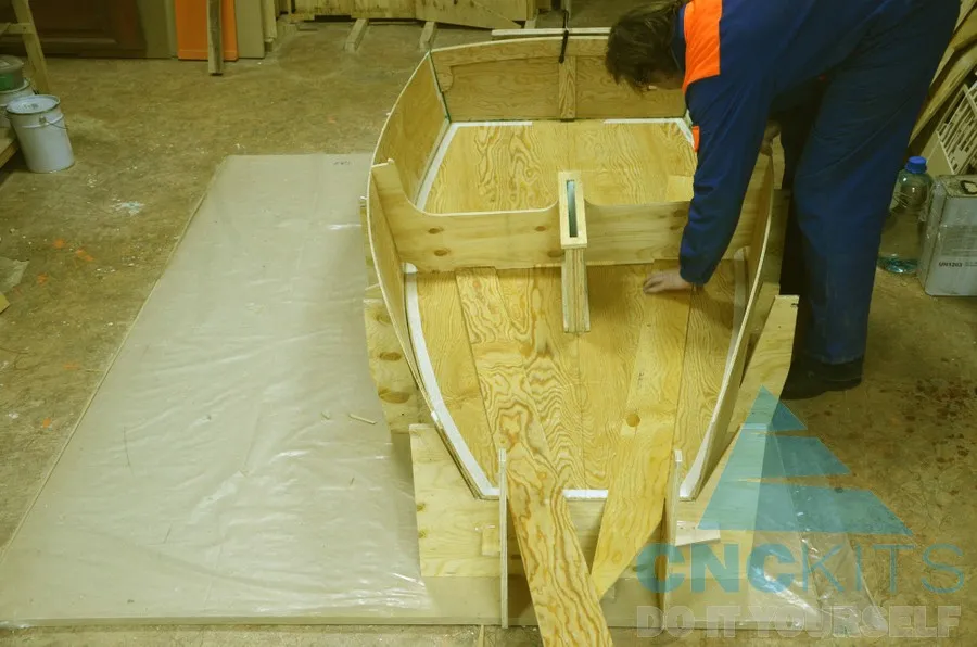 Сборка корпуса яхты Оптимист Фото 9