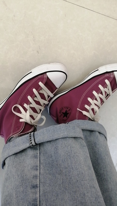 Кеды Converse бордовые высокие 166141C на ногах фото