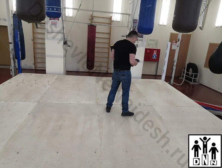 Монтаж ринга на помосте