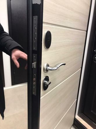 Металлическая входная дверь «Вектор» лиственница белая