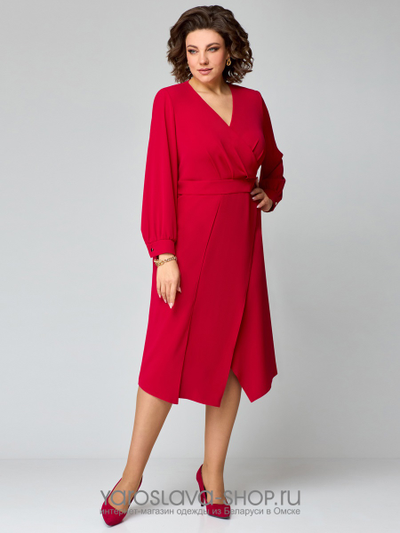 Элегантное женское платье прямого силуэта в красном цвете