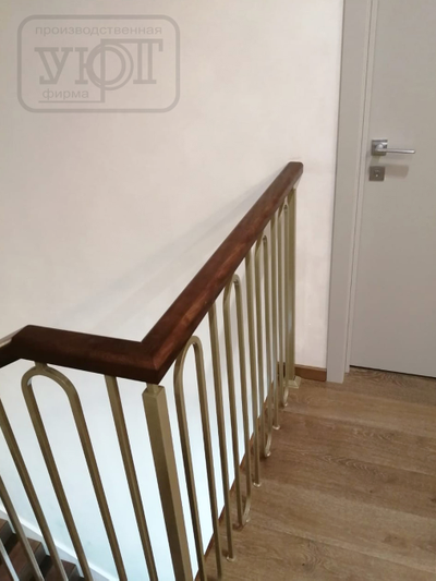 л-7/1. металлические балясины. поручень - массив ясеня