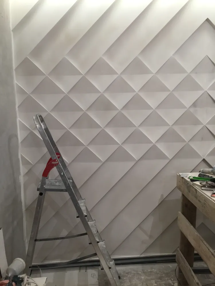 Панели смонтированы нашими монтажниками и окрашены, установлены и подключены световые профили. Результат не может не радовать). Цвет панелей - Ral 9001 (слоновая кость).