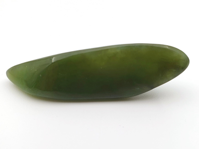 Нефрит, галтовка, Россия, Бурятия (48*14*12 мм, 10 г) №28162