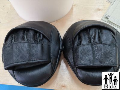Лапы боксерские вогнутые натуральная кожа с закрытыми пальцами DNN