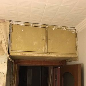 Демонтаж антресоли в корабле. Демонтаж антресолей. Демонтаж антресоли. Отделка антресоли. Старые антресоли.