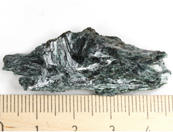 Актинолит, Россия, Северный Кавказ, КЧР, река Большой Блыб (46*17*11 мм, 8 г) №29611