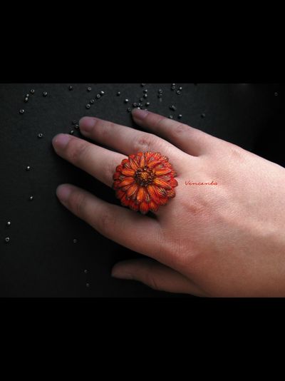 Кольцо-цветок "Календула" из термоглины - летнее оранжевое украшение