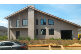 остекление коттеджа 
окна из профиля Шуко 70 мм
наружная ламинация, цвет Морёный дуб
15 окон из них 2 трапецевидной формы и 1 входная группа