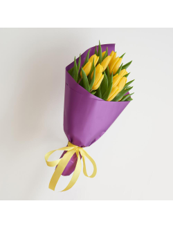 15 желтых тюльпанов