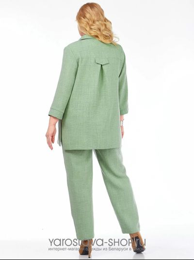 Женский трёхпредметный комплект, состоящий из жакета-рубашки, брюк и блузы в оливковом цвете