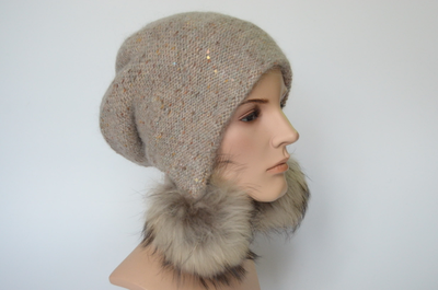 Vizio Collezione 1010 шапка с помпонами бежевая