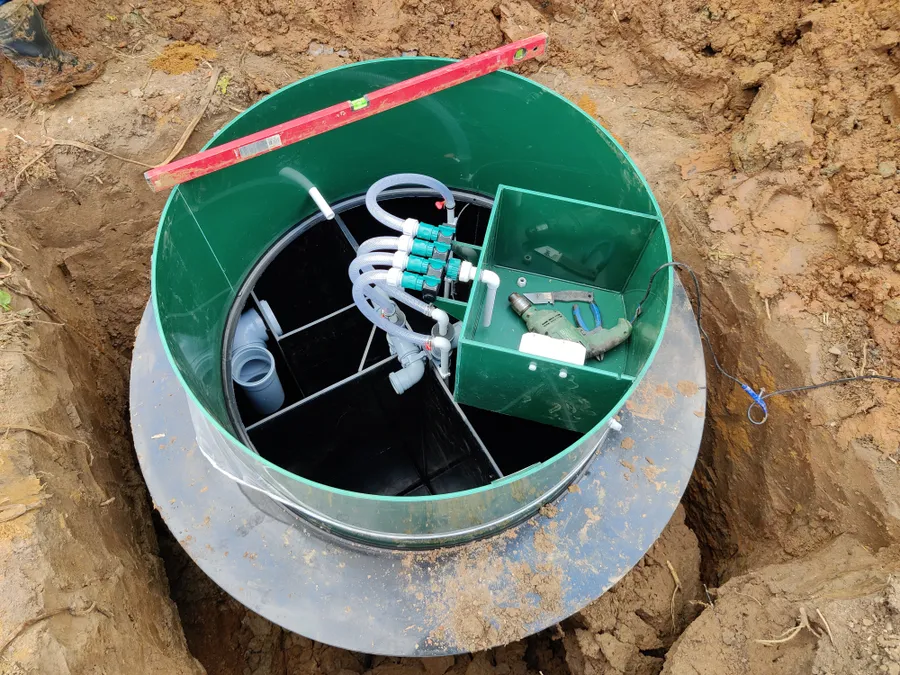 Выравнивание септика по уровню