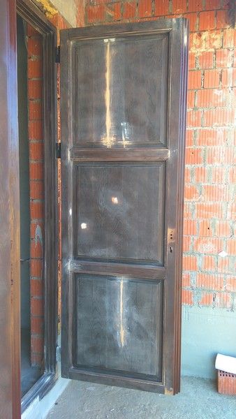Деревянная входная дверь перед покраской