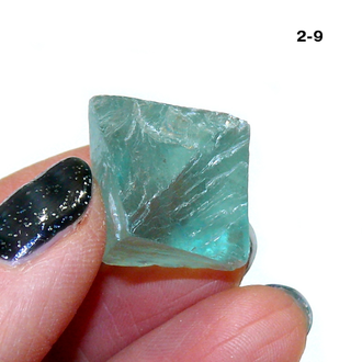 Флюорит натуральный (кристалл) №2-9: 9,1г - 24*24*24мм