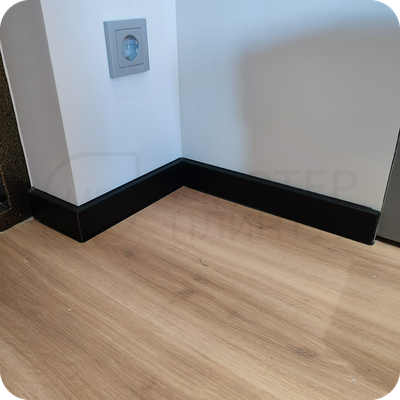 Плинтус ХДФ Dollken Cubu Flex Life 80мм Х 2,5 м 1001/1144 Черный