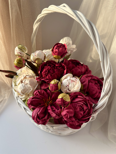 Корзина с пионами из зефира