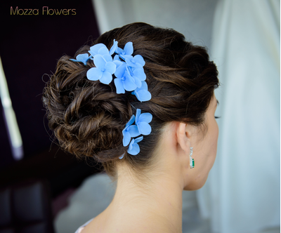 Голубая гортензия для прически.