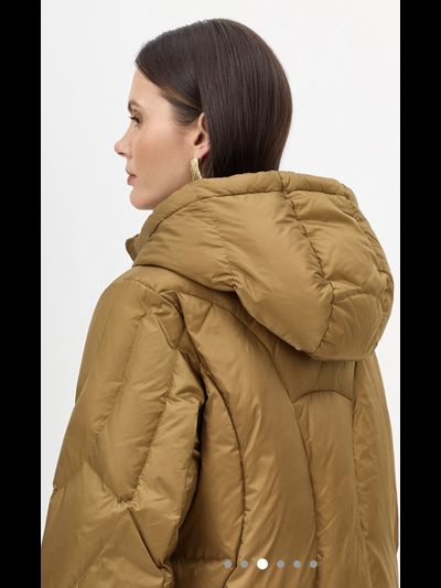 Яркий пуховик с эффектом металлик