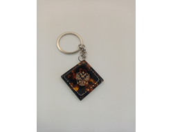 Брелок из натурального янтаря с гербом