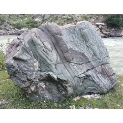 Валун гранитный, сине-зёленый