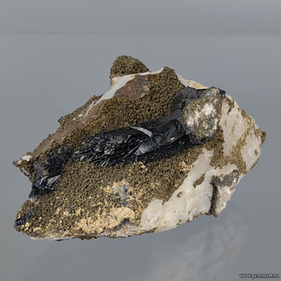 Вивианит, сидерит, молочный кварц. Светлинское (Au) месторождение. Россия. 65*35*42мм