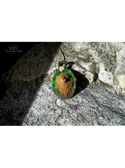 Лев Аслан. Кулон из полимерной глины по мотивам книги "Хроники Нарнии". Миниатюра из полимерной глины