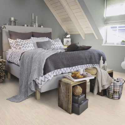 Биополы Purline Wineo 1500 wood L Supreme Oak Natural PL068C в интерьере комнаты