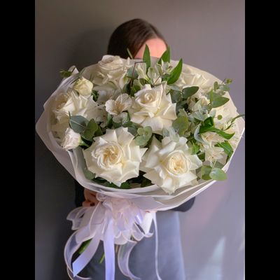 White с белыми розами