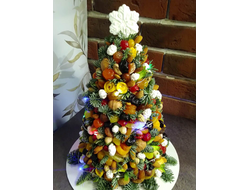 Новогодняя елка из сухофруктов и орехов