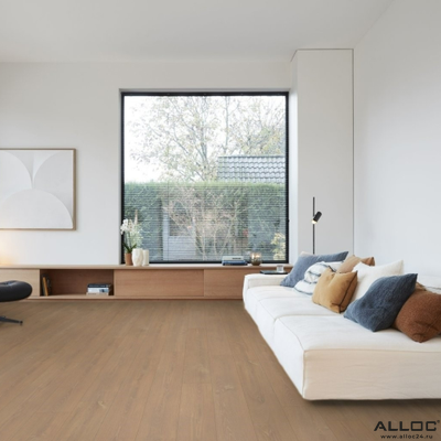 Декор ламината Alloc Original Дуб Золотой 04563 в интерьере комнаты