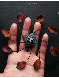 Крупная брошь в готическом стиле "Вихрь Прошлого" (по мотивам "Ravenswood")