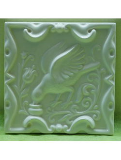 pyushchaya-ptica-cvetnaya-izrazcovaya-plitka